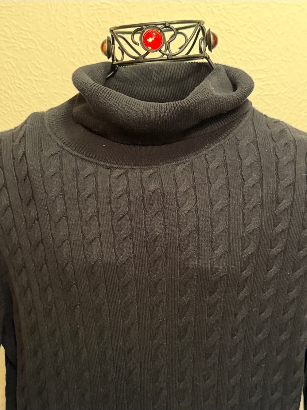 🚠🚠🚠BOGOHO🚠🚠🚠Talbots Womans Black Cable Knit Turtleneck Sweater-Medium Petite - Picture 4 of 8